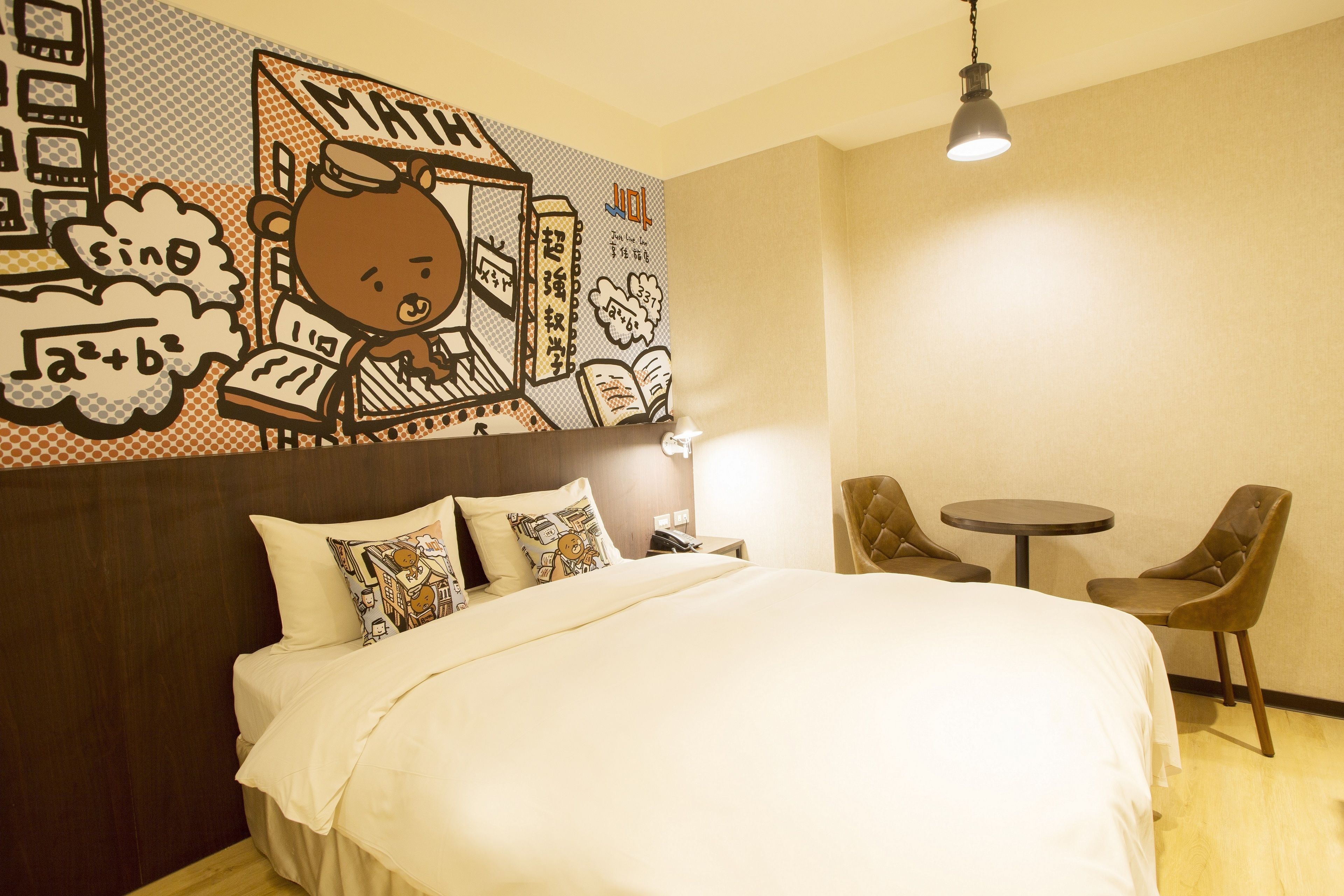 superior double room, no windows | in-room safe, desk, free wifi