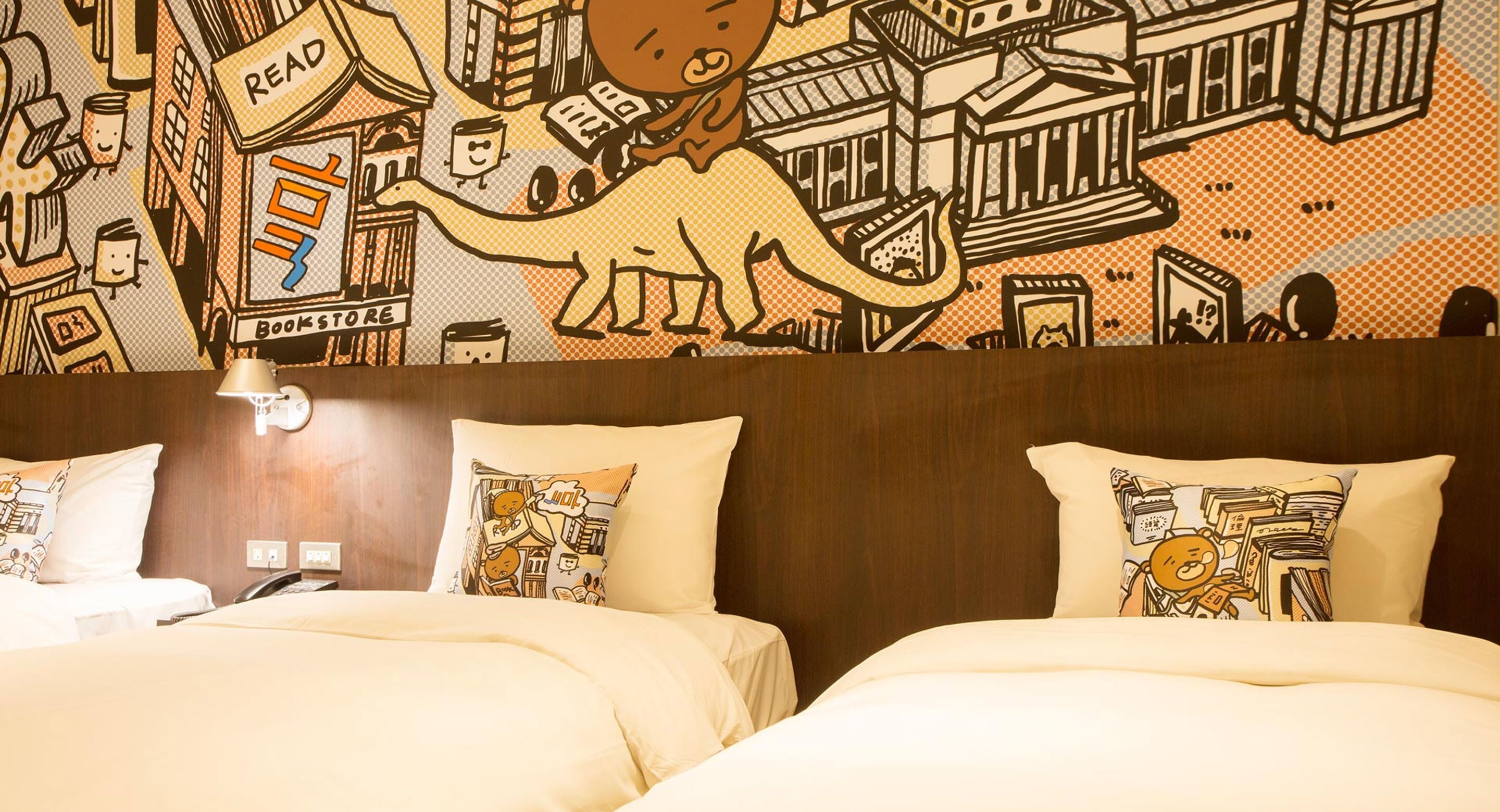 business triple room, 3 single beds, no windows | in-room safe, desk, free wifi