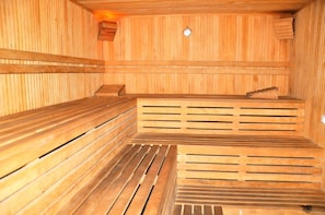 Een sauna, een bubbelbad, een Turks bad/hammam, lichaamsbehandelingen
