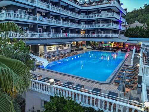 Mustis Royal Plaza