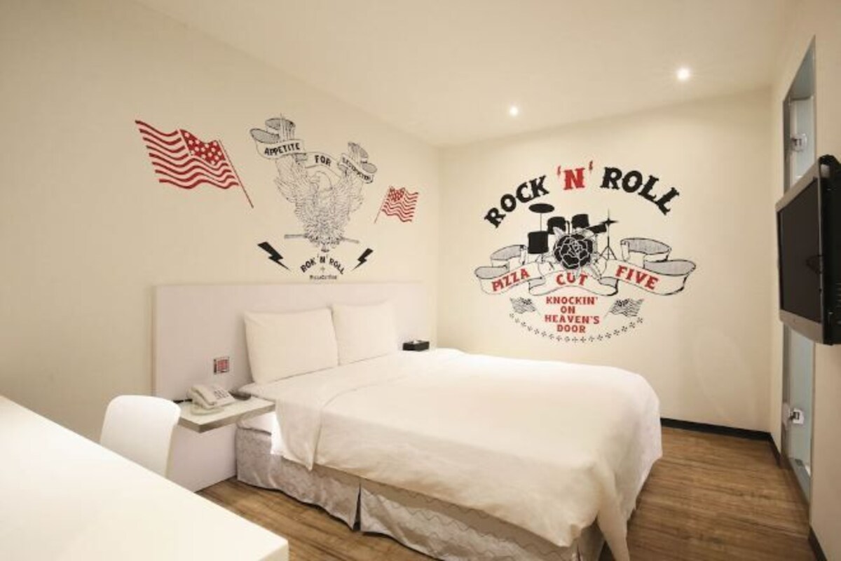 1 chambre, coffres-forts dans les chambres, bureau, Wi-Fi gratuit
