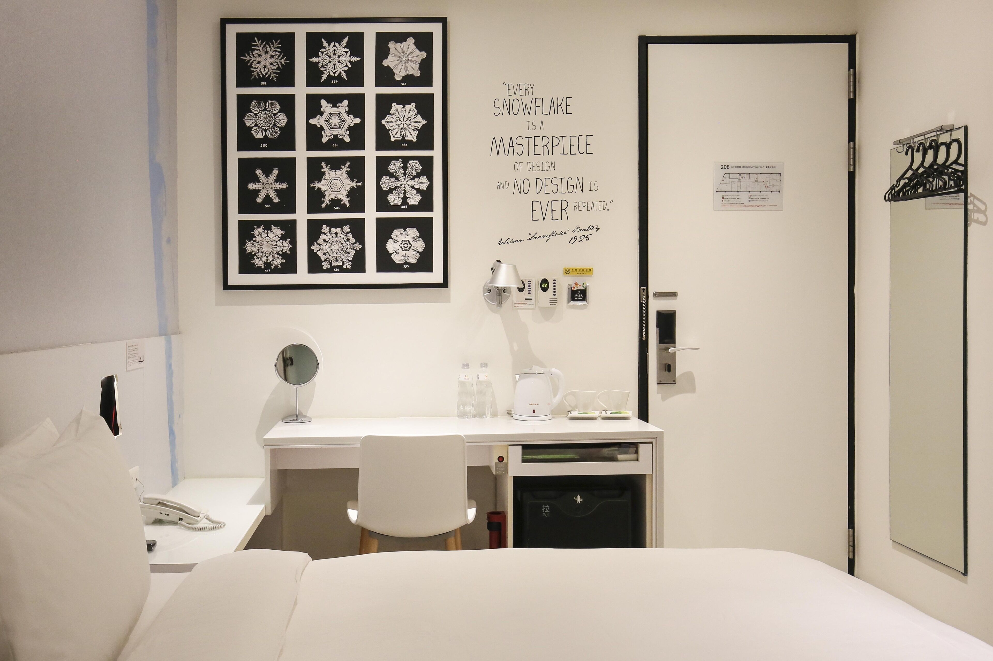 twin room, no windows | 1 bedroom, in-room safe, desk, free wifi