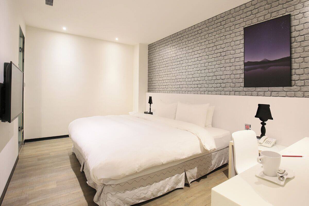 Twin Room, No Windows | 1 bedroom, in-room safe, desk, WiFi (free)