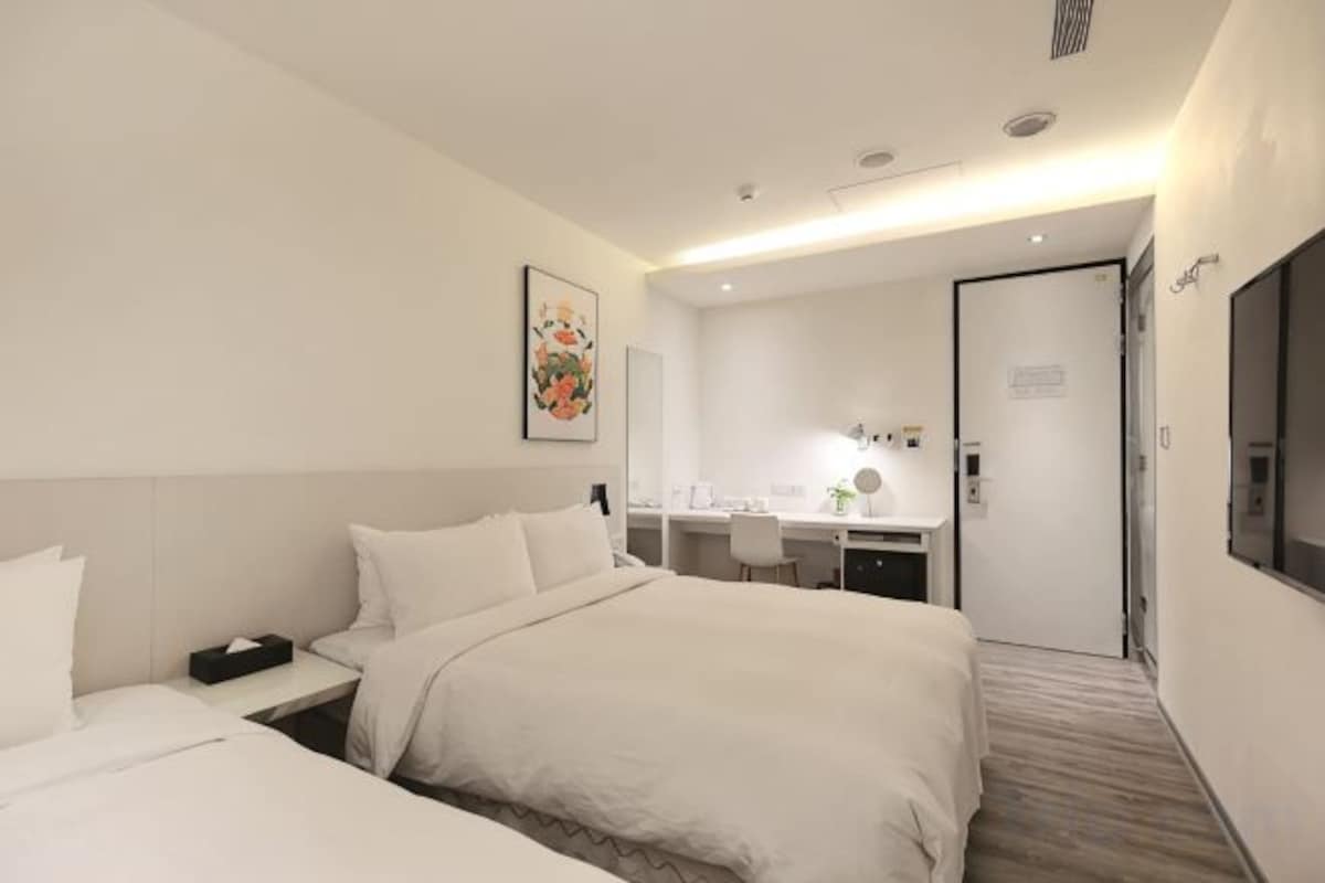 Triple Room(No Window)