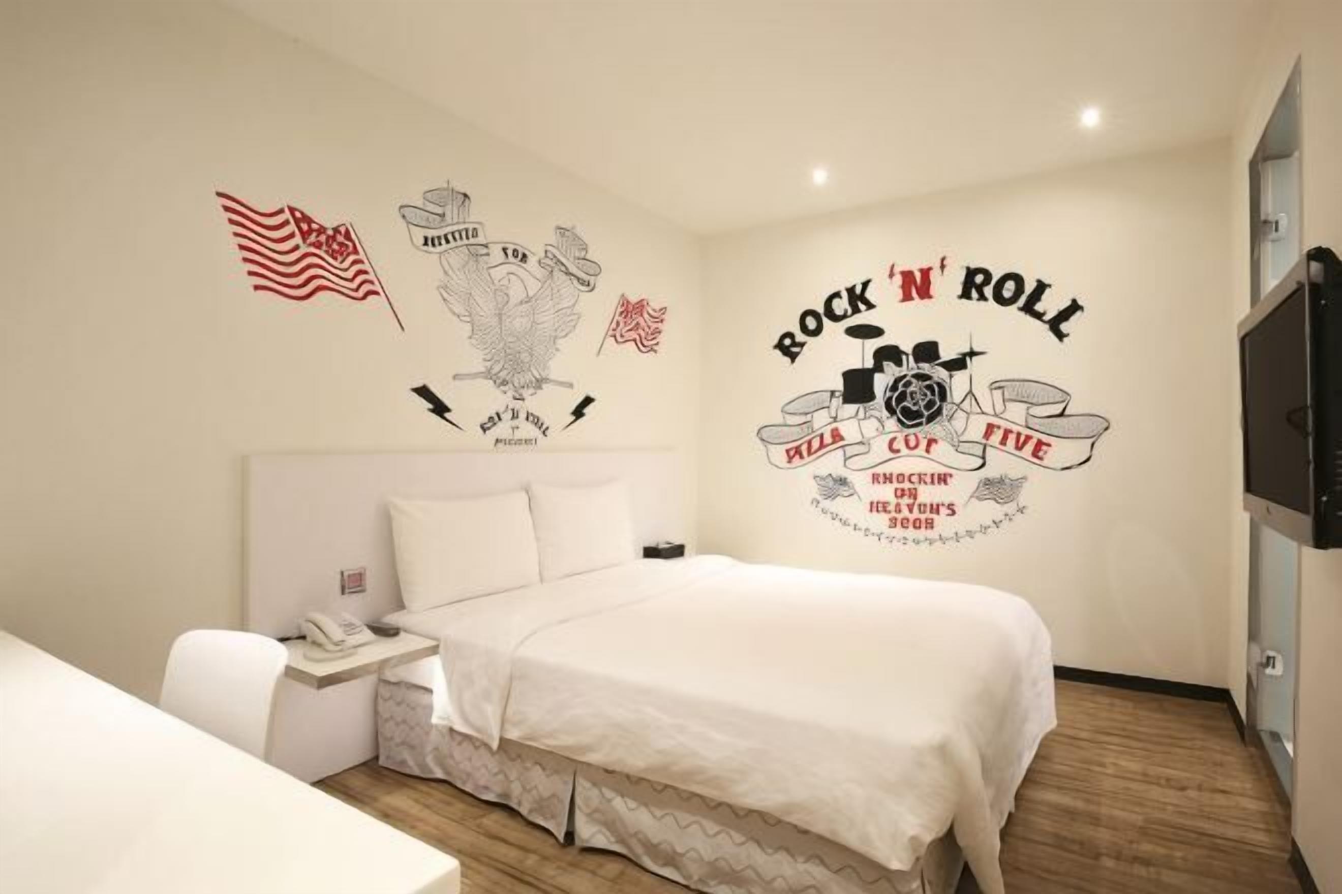 1 bedroom, in-room safe, desk, free WiFi
