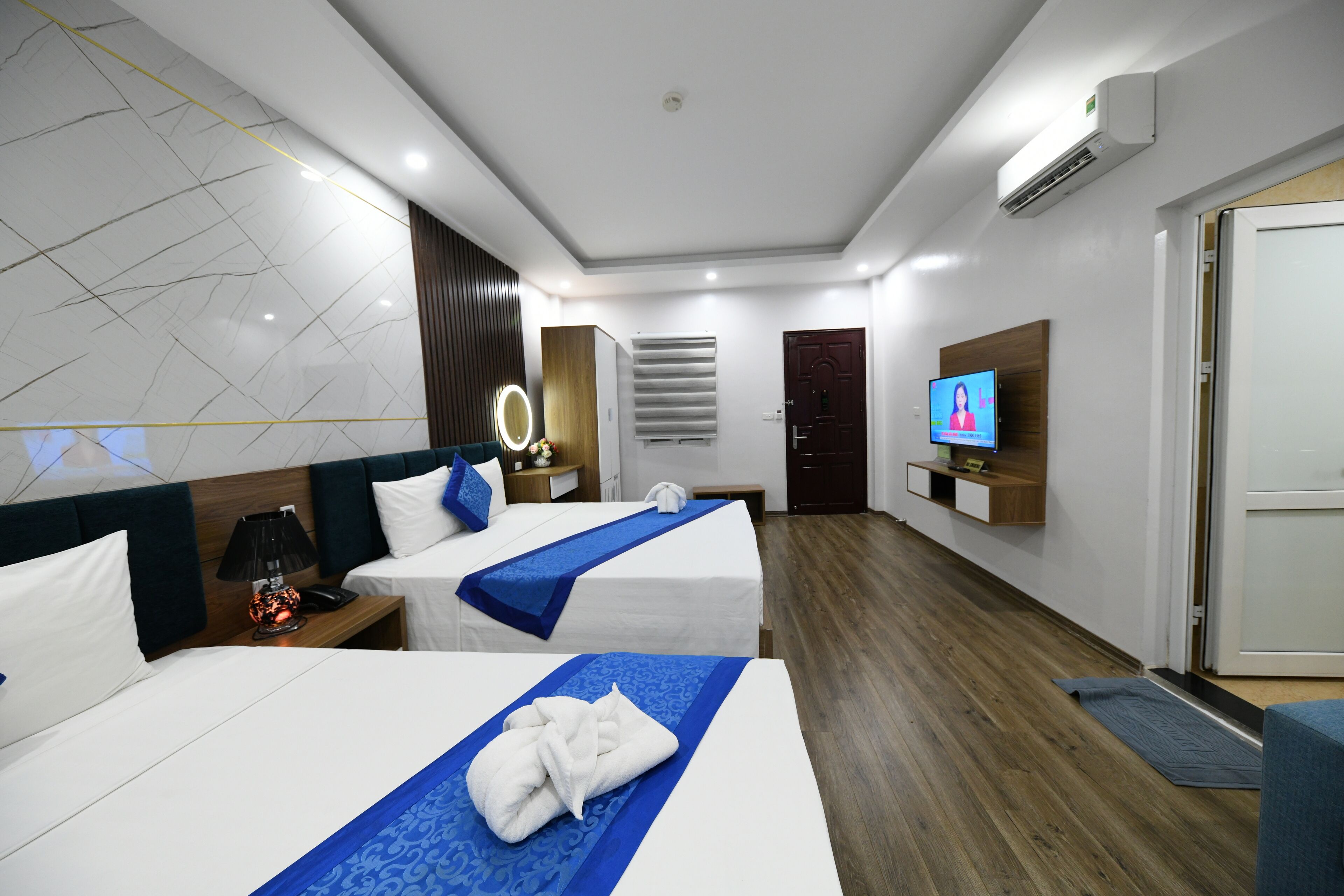 family suite, 2 double beds | minibar, in-room safe, desk, laptop workspace