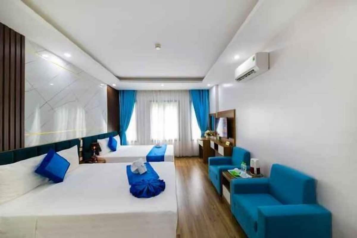 Minibar, Zimmersafe, Schreibtisch, laptopgeeigneter Arbeitsplatz