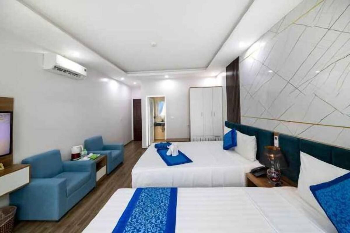 Minibar, in-room safe, desk, laptop workspace