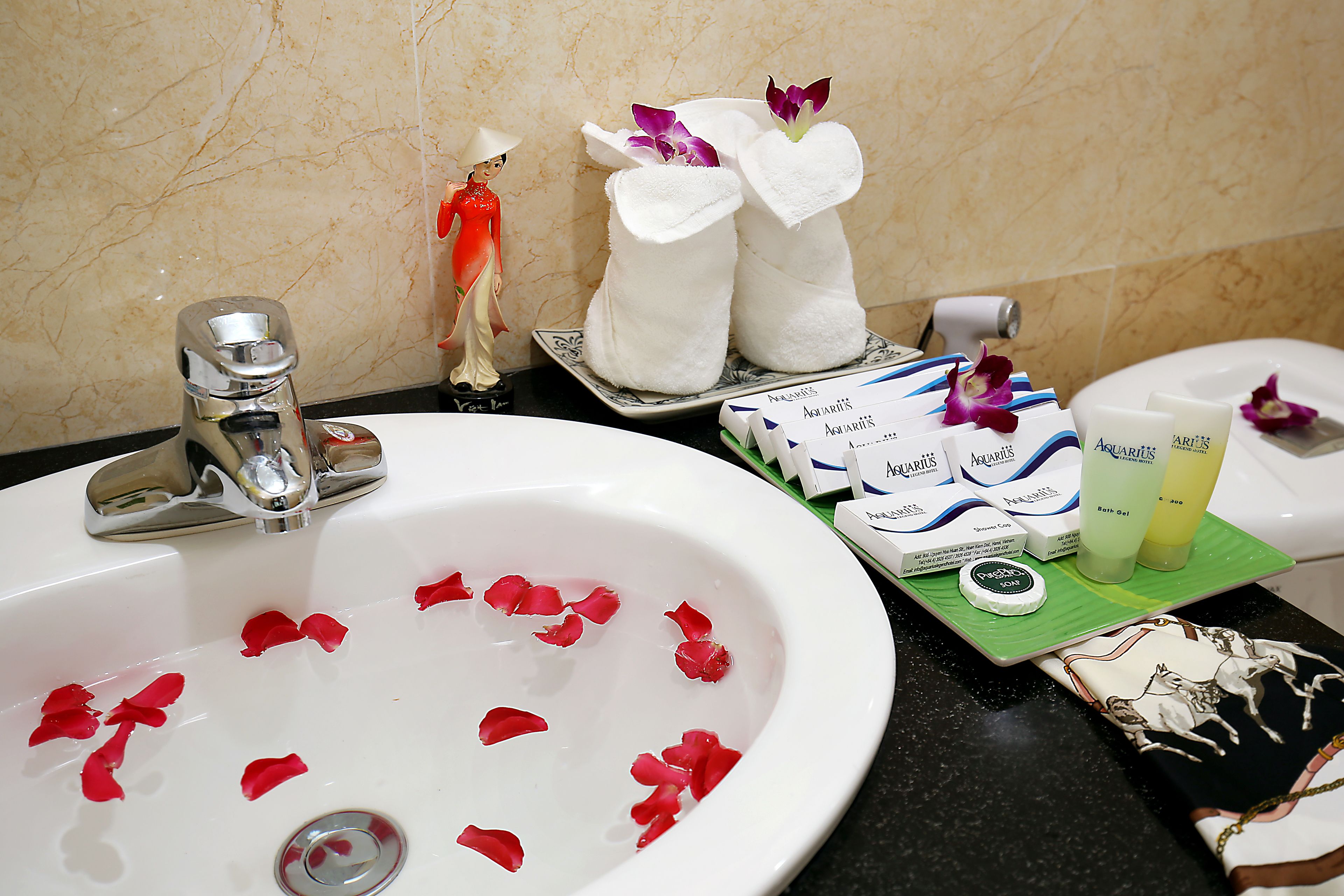 shower, free toiletries, hair dryer, bathrobes