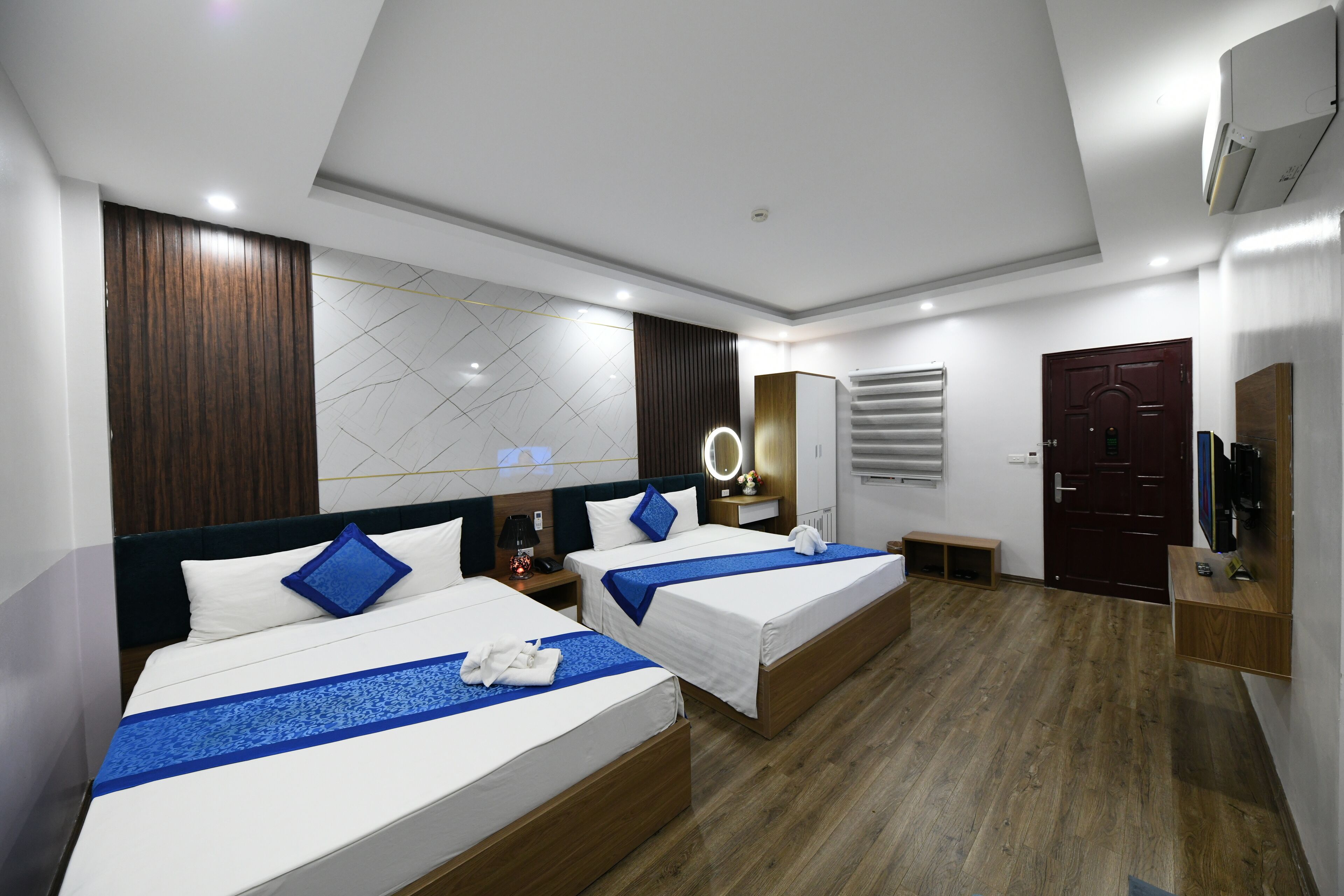 family suite, 2 double beds | minibar, in-room safe, desk, laptop workspace