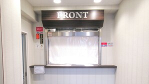 A reception area with a sign labeled "FRONT" above a window. - HOTEL LiVEMAX Kawasaki Ekimae (Kawasaki)