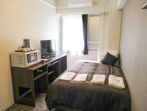 Desk, laptop workspace, free WiFi, bed sheets - HOTEL LiVEMAX Kawasaki Ekimae (Kawasaki)