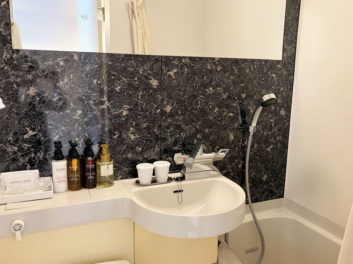 Duschwanne, Komfortbadewanne, kostenlose Toilettenartikel, Haartrockner