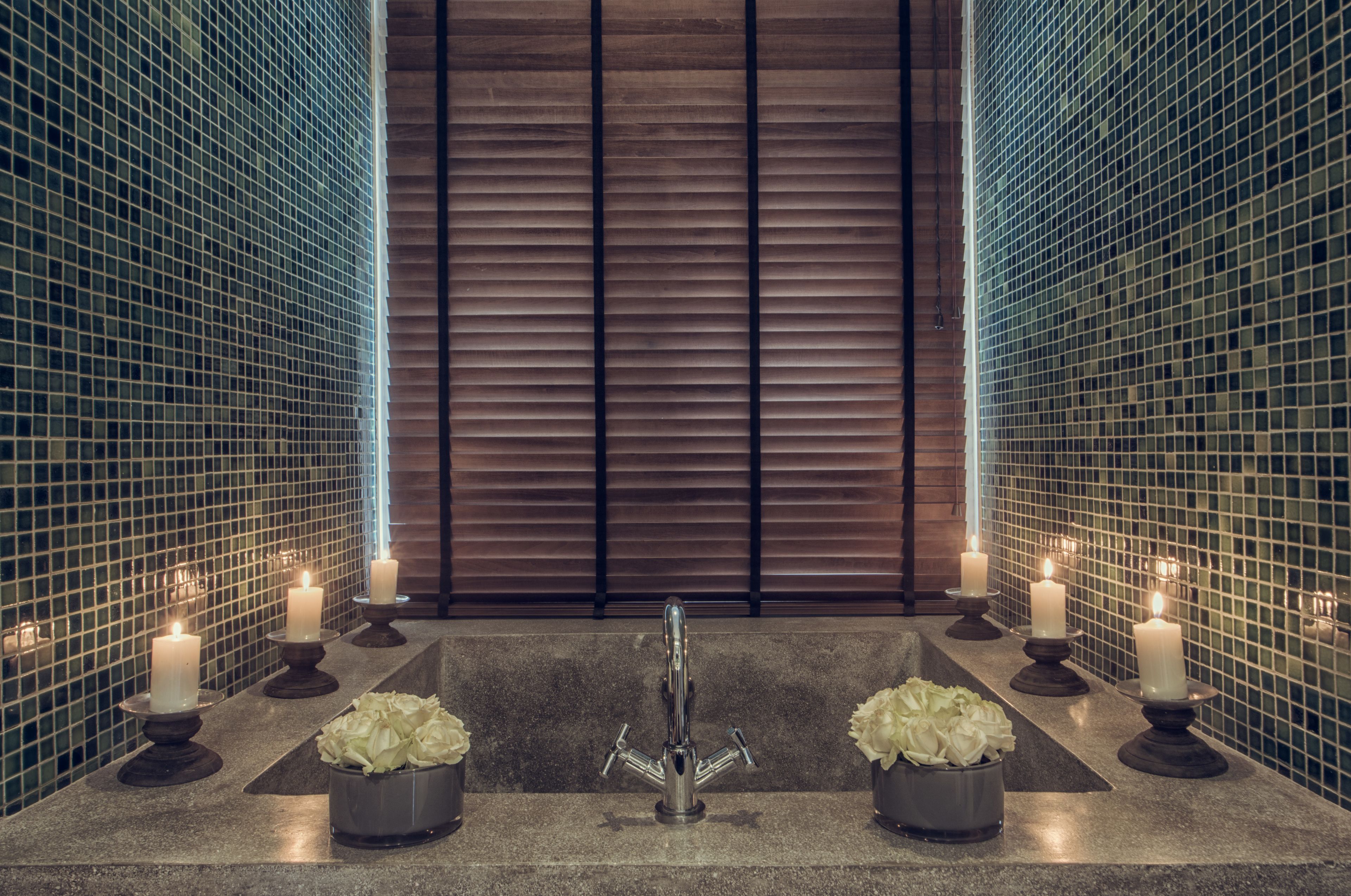 royal suite, 1 king bed | bathroom | combined shower/bathtub, deep-soaking bathtub, free toiletries