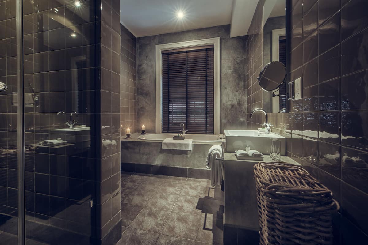royal suite, 1 king bed | bathroom | combined shower/bathtub, deep-soaking bathtub, free toiletries
