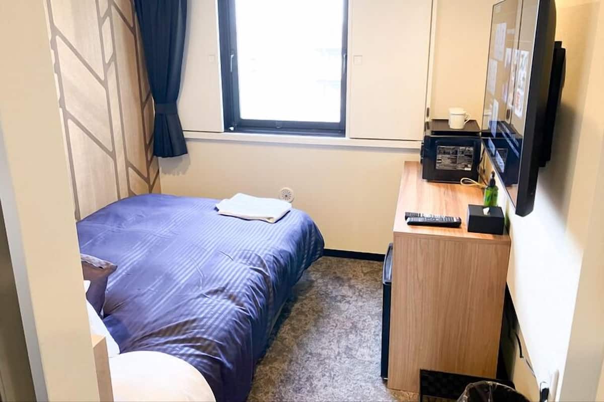 1 kamar tidur, meja kerja, setrika/meja setrika, dan Wi-Fi gratis