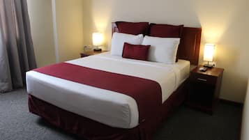 Single Room | Desk, blackout drapes