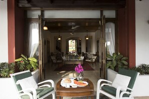 Siddeområde i lobbyen