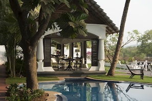 Poolbar
