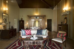 Lobby-Lounge