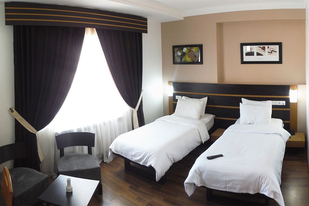 Ropa de cama de alta calidad y minibar 