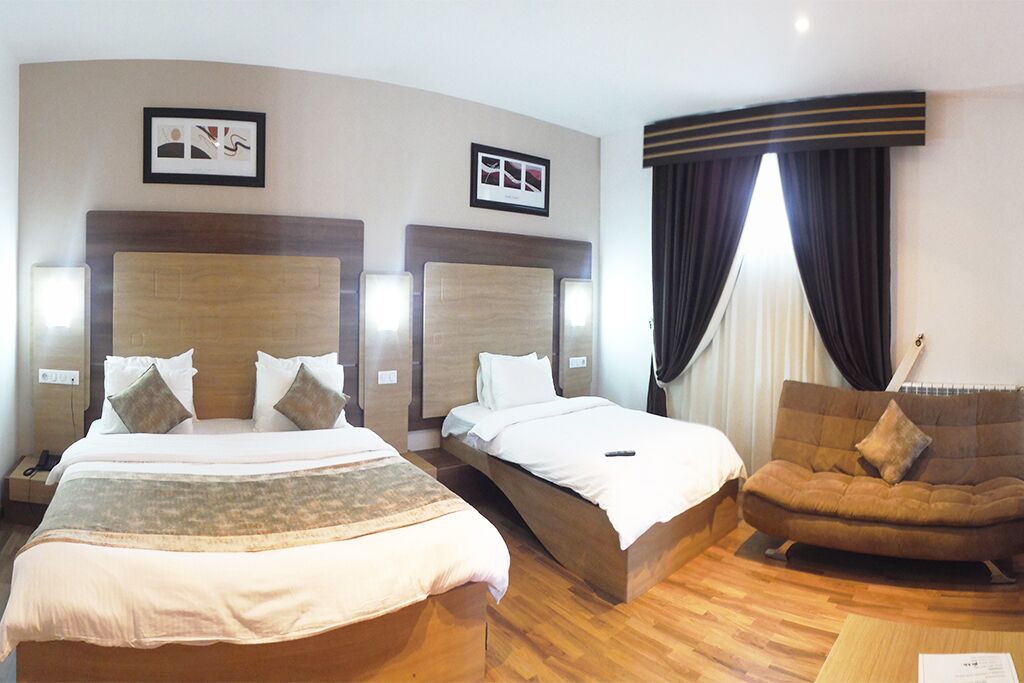 Habitación triple familiar | Ropa de cama de alta calidad y minibar 