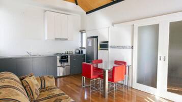 Executive Apartment, 1 Bedroom | In-room dining