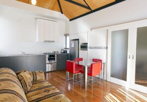 Executive Apartment, 1 Bedroom | In-room dining - Harbourside Terraces (Wickham)