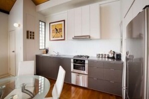 Executive Apartment, 1 Bedroom | Private kitchenette | Full-size fridge, microwave, stovetop, dishwasher - Harbourside Terraces (Wickham)
