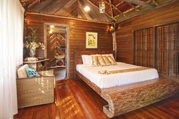 Individually decorated, individually furnished, desk, free WiFi - Fig Tree Hill Resort (George Town)