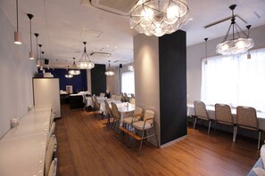 Frühstück und Abendessen