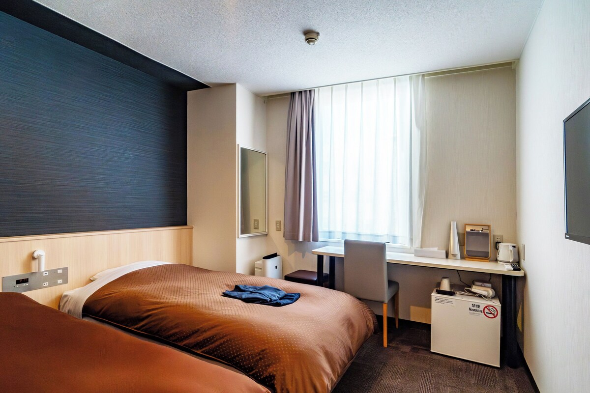 Premium bedding, down duvets, in-room safe, desk