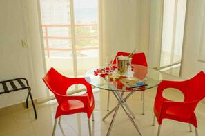 Junior Suite with Balcony | Living area