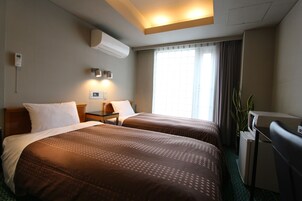 Twin Room, 2 Twin Beds, Smoking | Desk, free WiFi, bed sheets