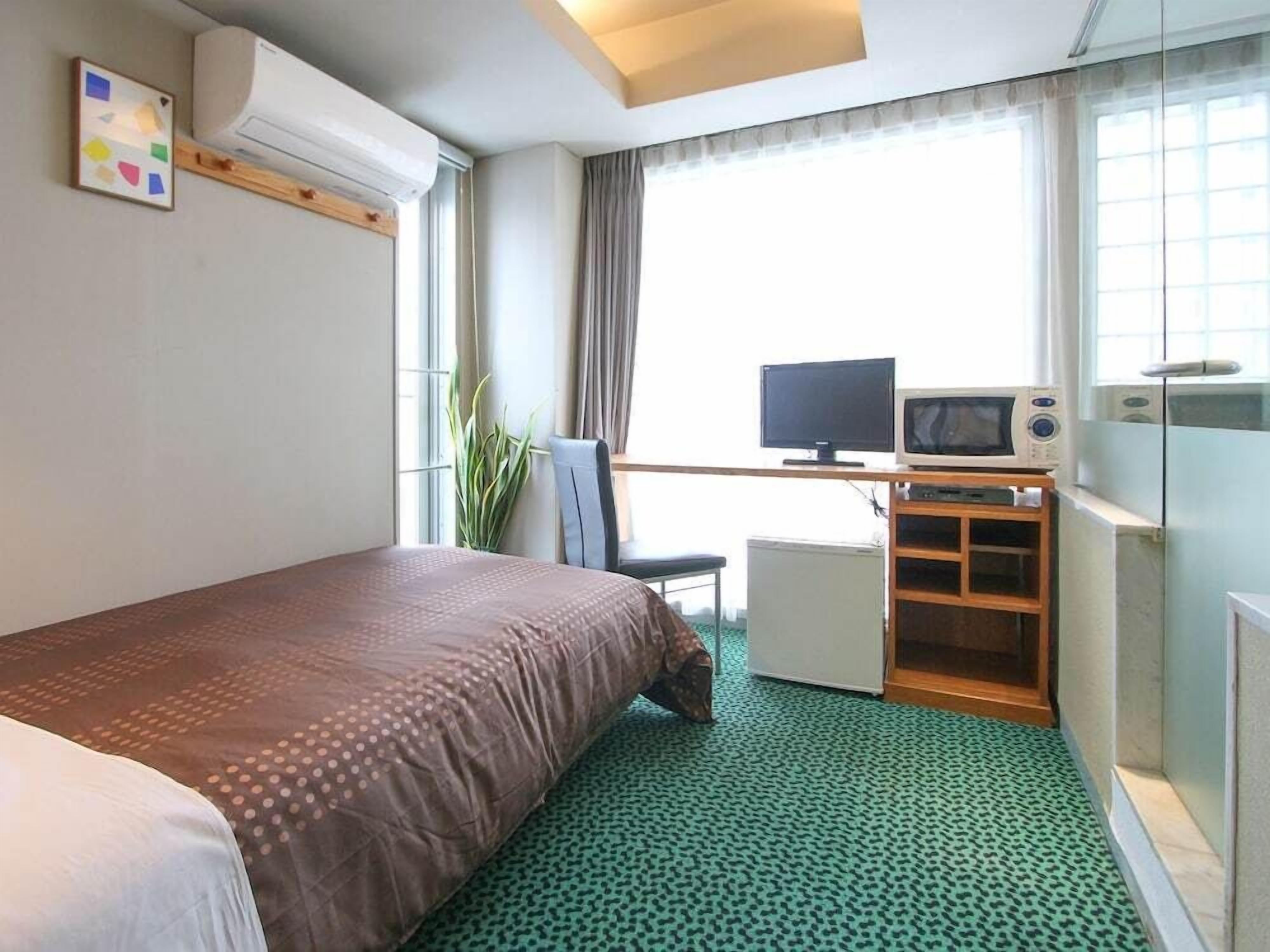 Desk, free WiFi, bed sheets