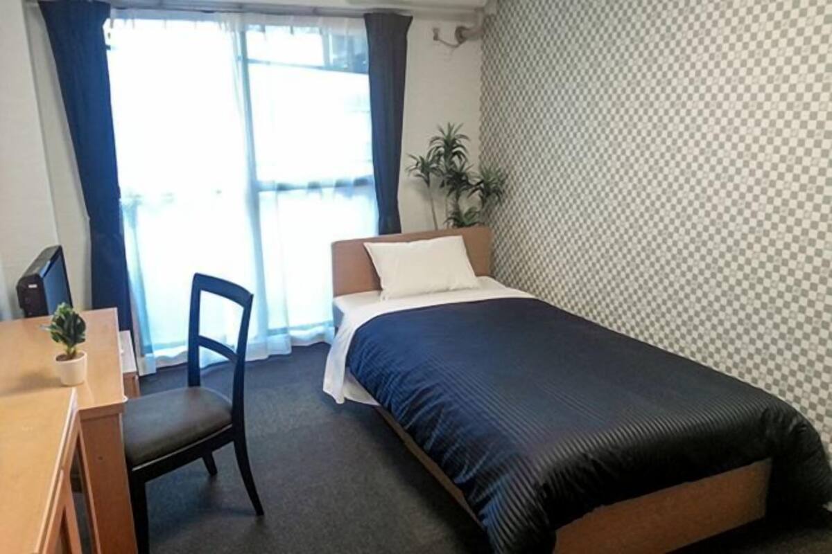 Desk, laptop workspace, WiFi (free), bed sheets