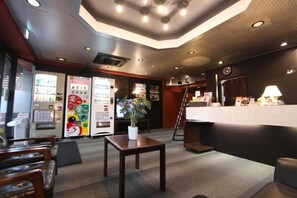 Lobby - Hotel Livemax Budget Fuchu (Fuchu)