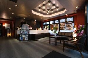 Lobby - Hotel Livemax Budget Fuchu (Fuchu)