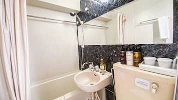 Combined shower/tub, free toiletries, hair dryer, bathrobes