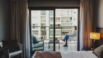 Superior-Zimmer, 1 Queen-Bett, Balkon | Minibar, Zimmersafe, Schreibtisch, laptopgeeigneter Arbeitsplatz