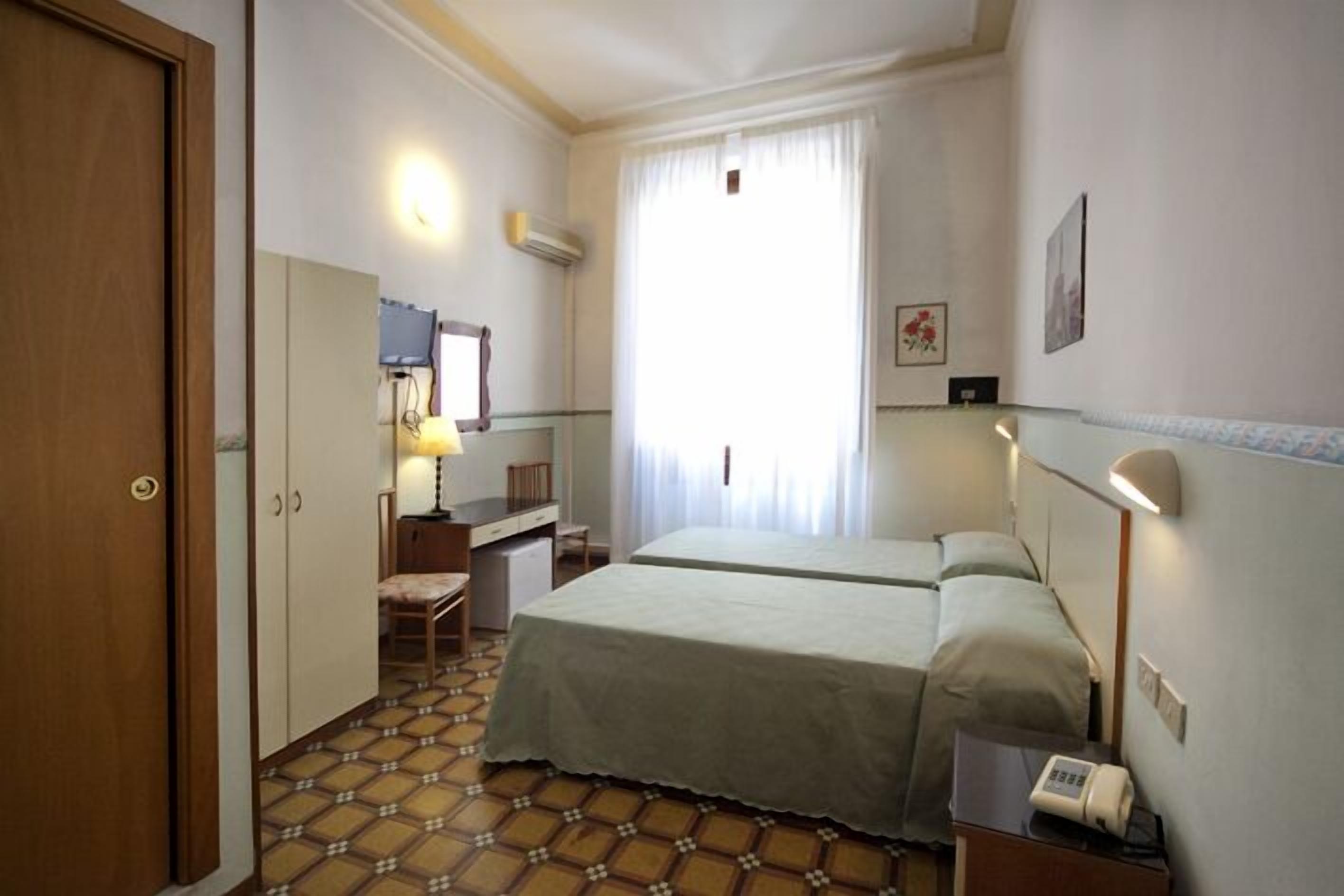 Doppia Classic, 1 letto matrimoniale | Una cassaforte in camera, una scrivania, insonorizzazione