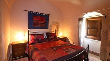 Individually decorated, individually furnished, free cots/infant beds