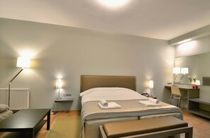 雙人或雙床房 (Double Occupancy) | 高級寢具、Select Comfort 床墊、客房內保險箱、書桌