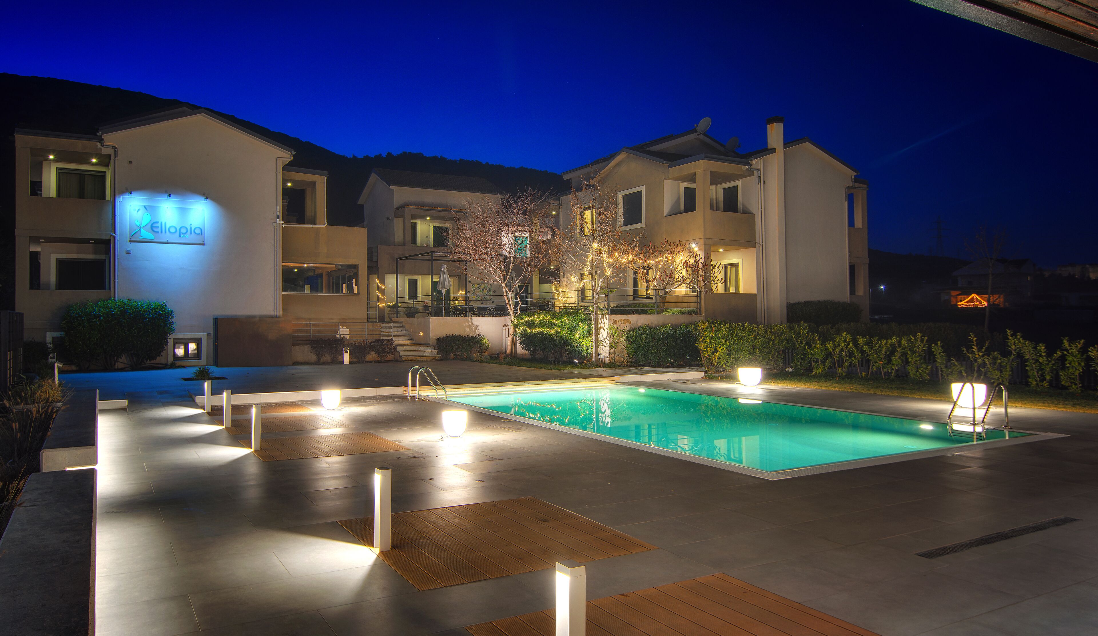 Facciata della struttura - sera/notte