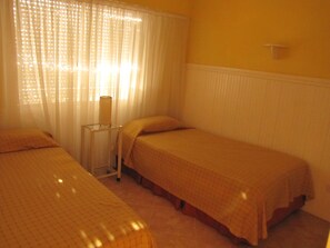 Betten mit Memory-Foam-Matratzen, Minibar, individuell dekoriert