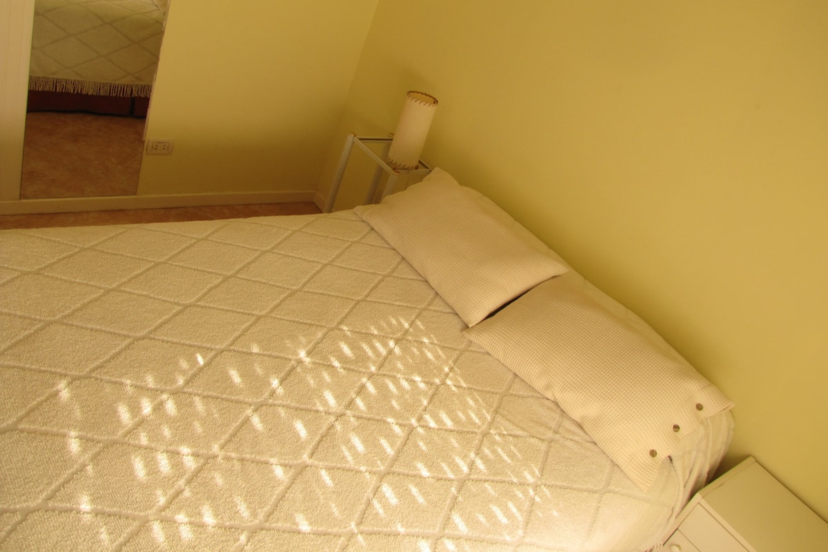 Memory-foam beds, minibar, desk, cots/infant beds