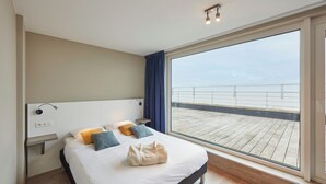 Unique penthouse with panoramic sea view |10p | Utsikt mot strand/hav