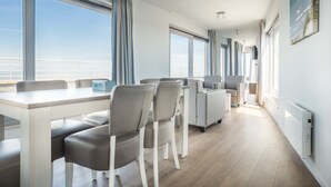 Unique penthouse with panoramic sea view | 4p | Oppholdsrom
