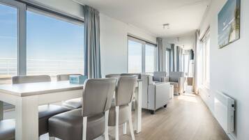 Unique penthouse with panoramic sea view | 4p | Stofa | 20-tommu flatskjársjónvarp með kapalrásum, sjónvarp.