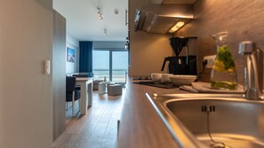 Fridge, microwave, oven, stovetop - Holiday Suites Blankenberge (Blankenberge)